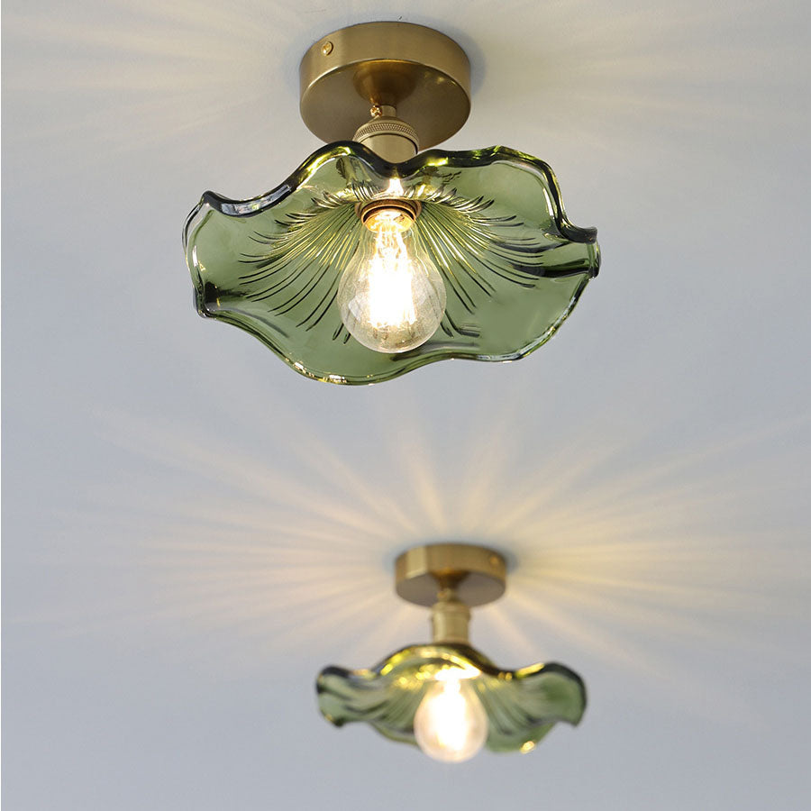 Blomsterformet LED loftlampe i glas og metal med hibiscusdesign | Zélie