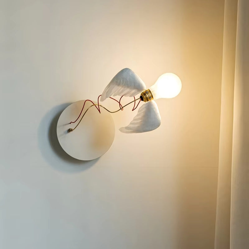 LED væglampe i kobber med vingedesign hvid finish og vægmontering | Béatric