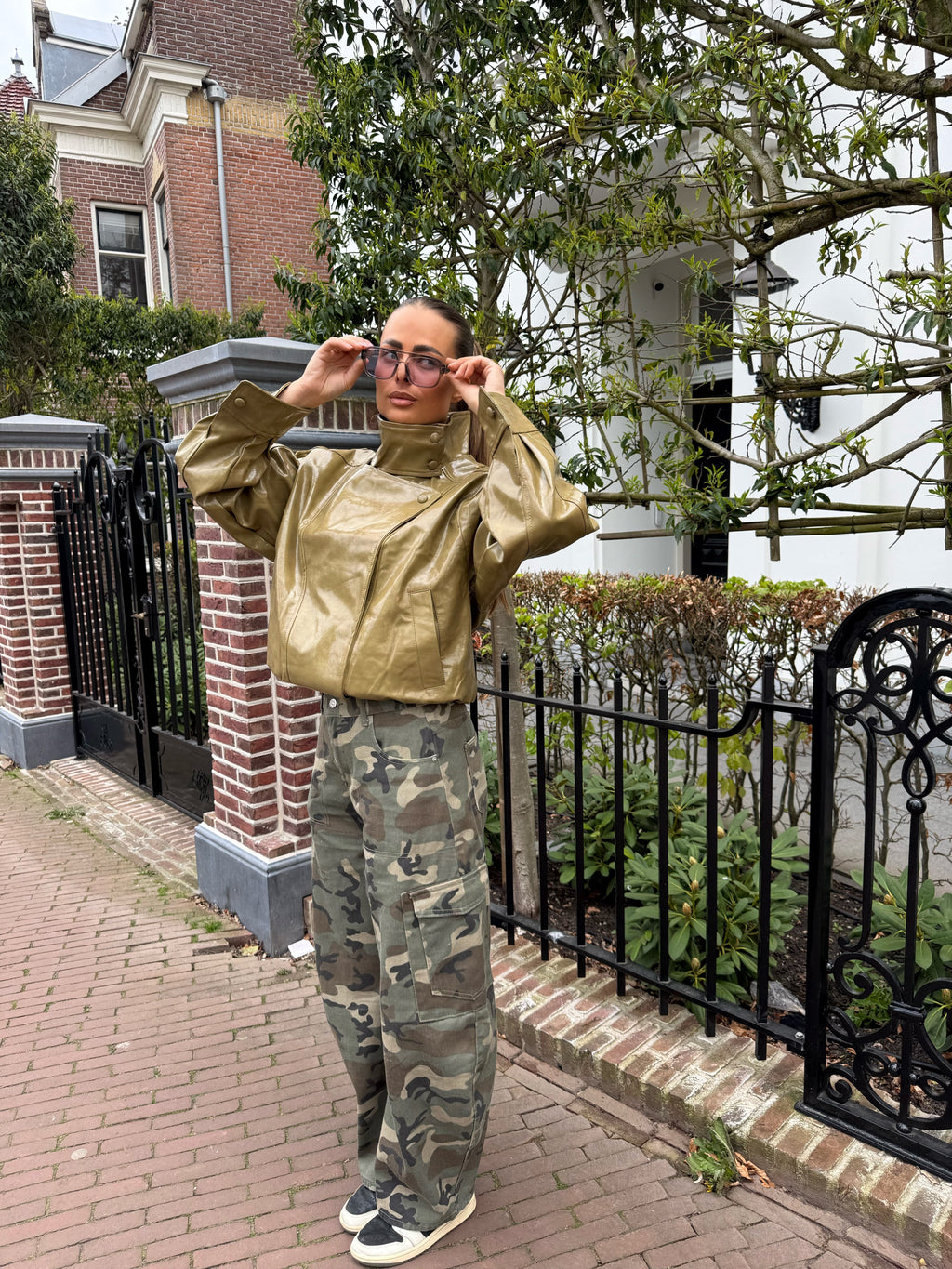 Camouflage cargojeans til kvinder med stretch-talje og afslappet hverdagsdesign | Honorine