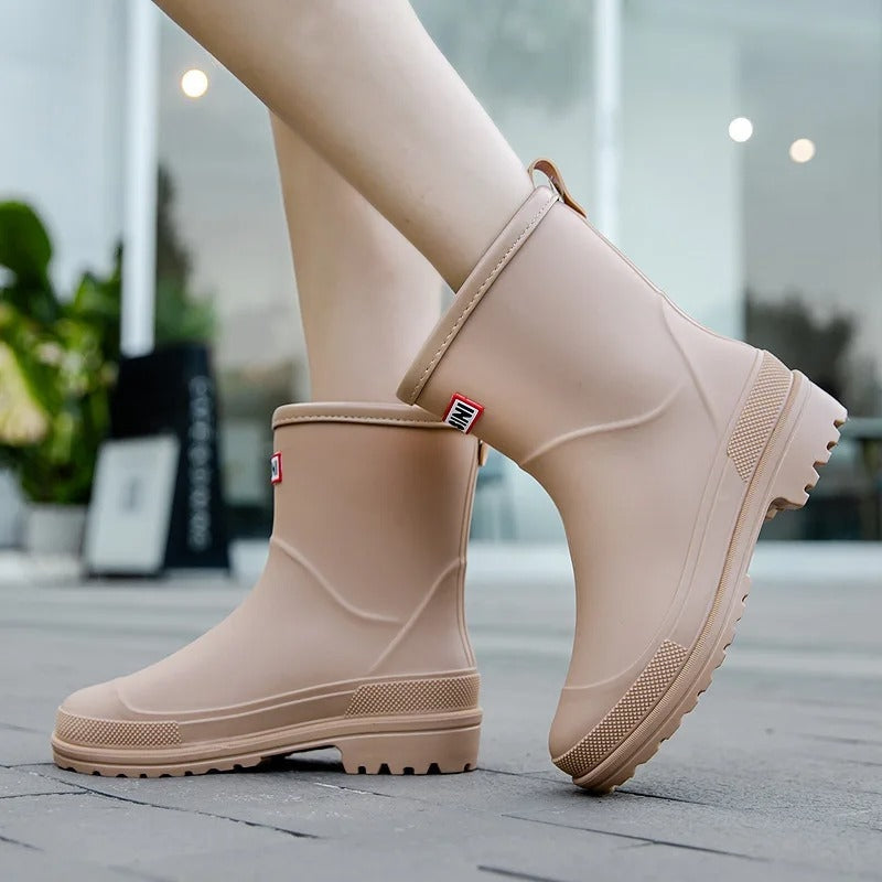 Ankelstøvler til kvinder i PVC med slip-on design og lukket tå | Amélie
