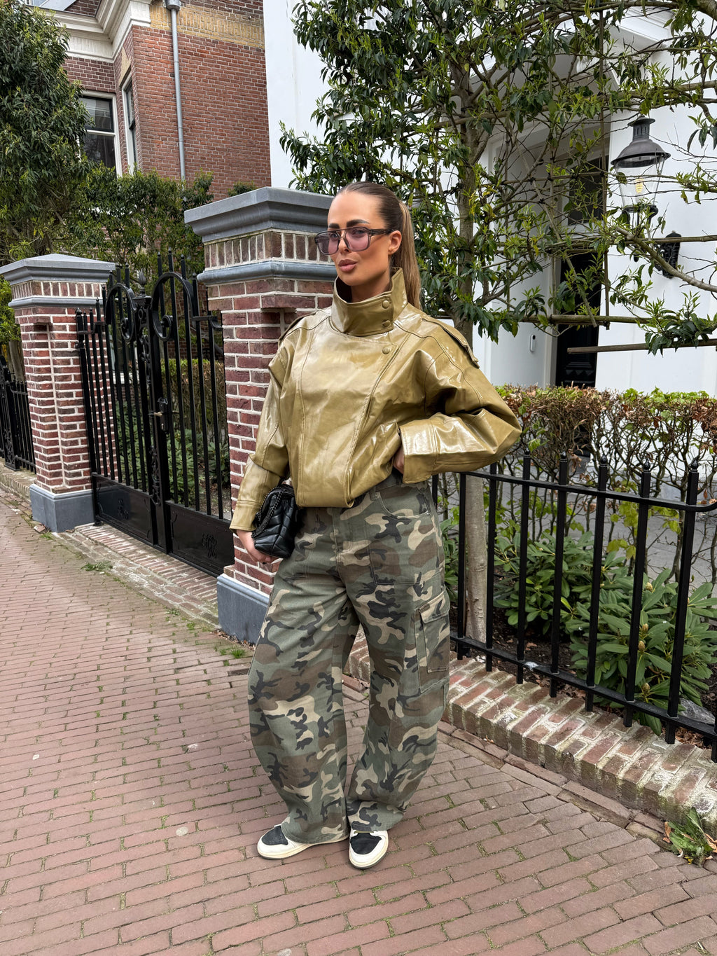 Camouflage cargojeans til kvinder med stretch-talje og afslappet hverdagsdesign | Honorine