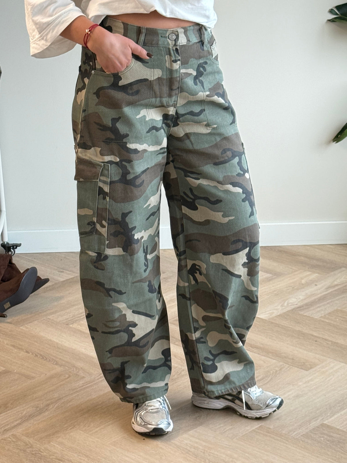 Camouflage cargojeans til kvinder med stretch-talje og afslappet hverdagsdesign | Honorine