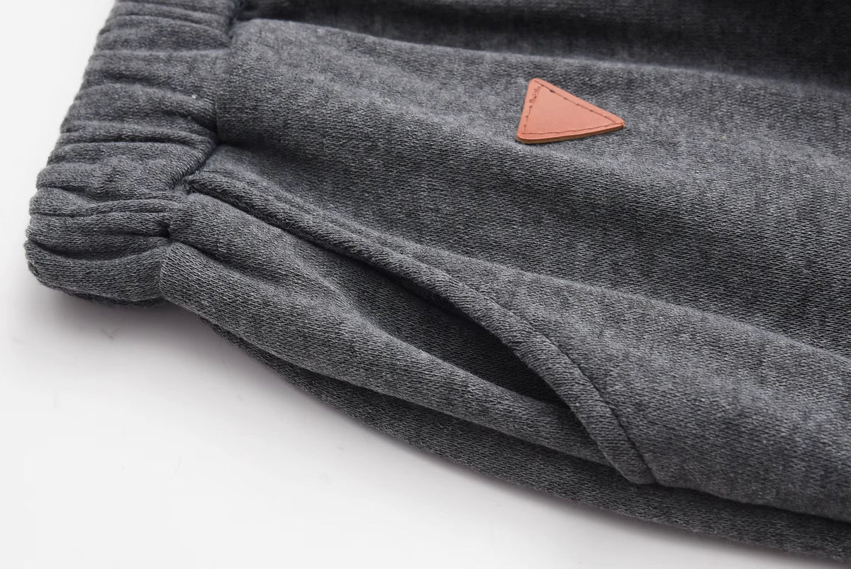 Damski dwuczęściowy komplet z bluzą z kapturem i długimi spodniami o kroju slim fit | Evaly