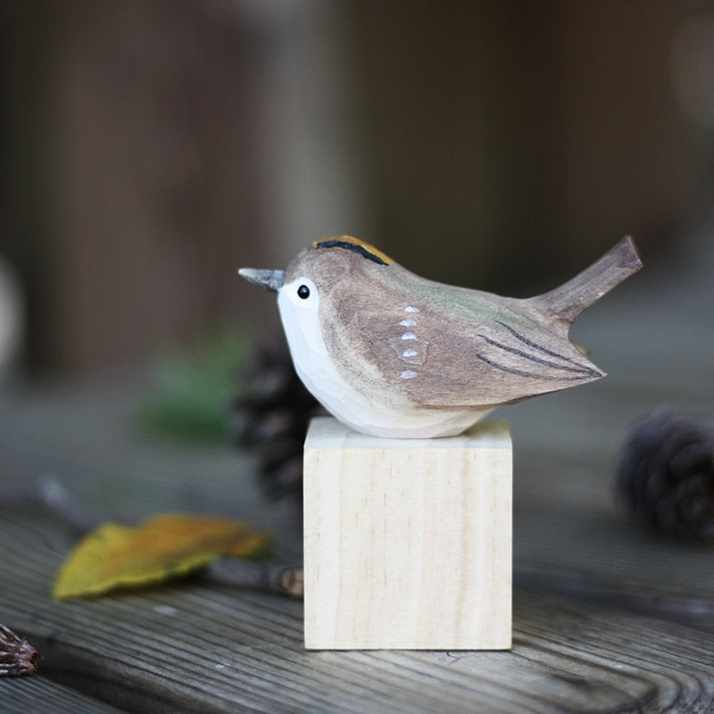 Træfigur med Håndlavet Fugledesign | Aviora