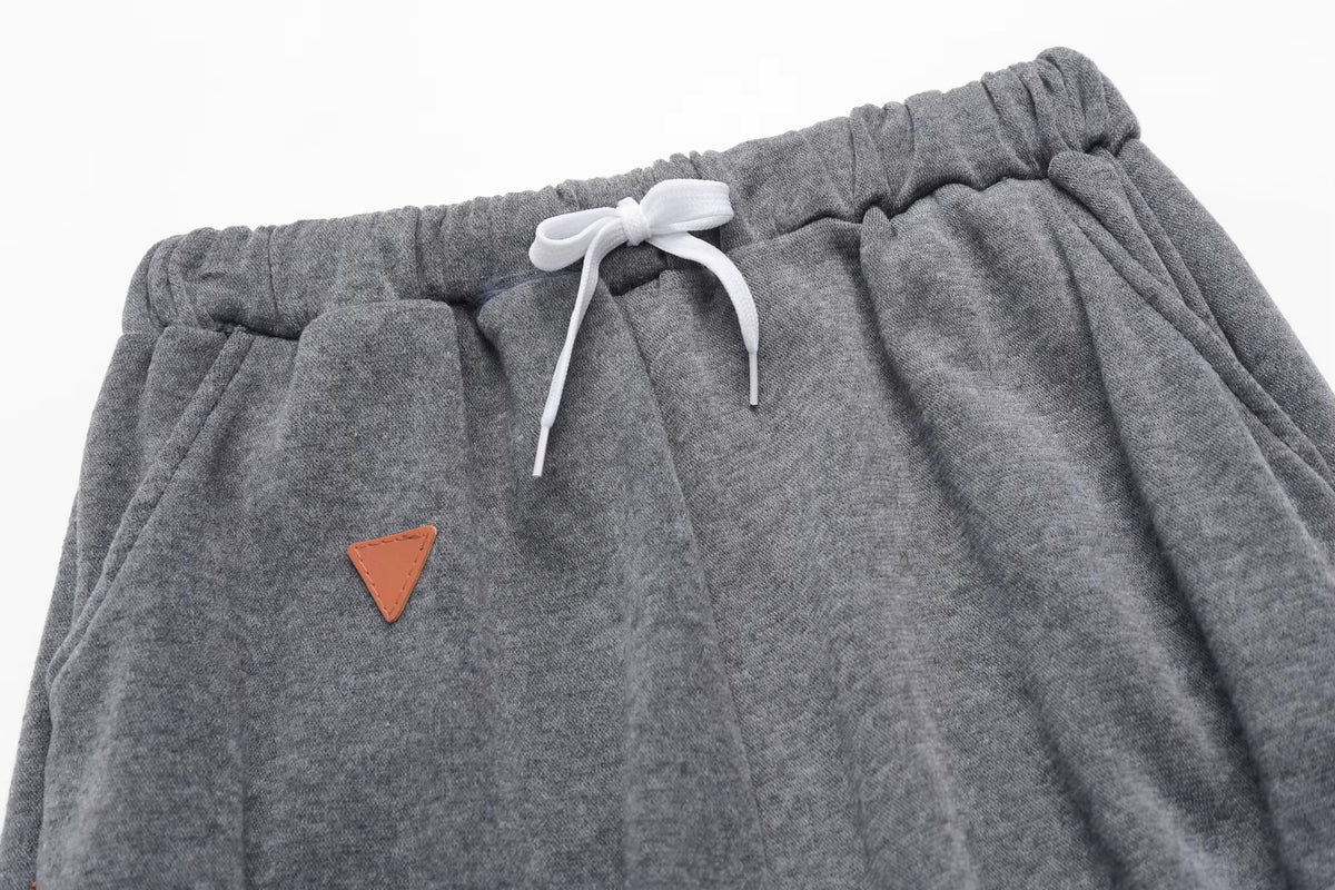 Damski dwuczęściowy komplet z bluzą z kapturem i długimi spodniami o kroju slim fit | Evaly