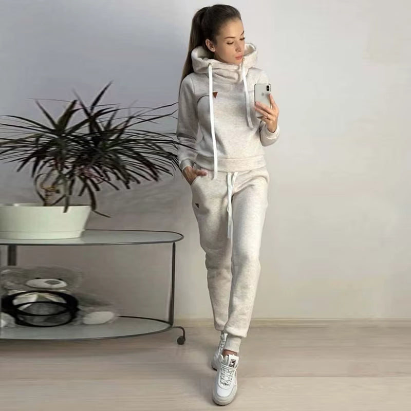 Damski dwuczęściowy komplet z bluzą z kapturem i długimi spodniami o kroju slim fit | Evaly