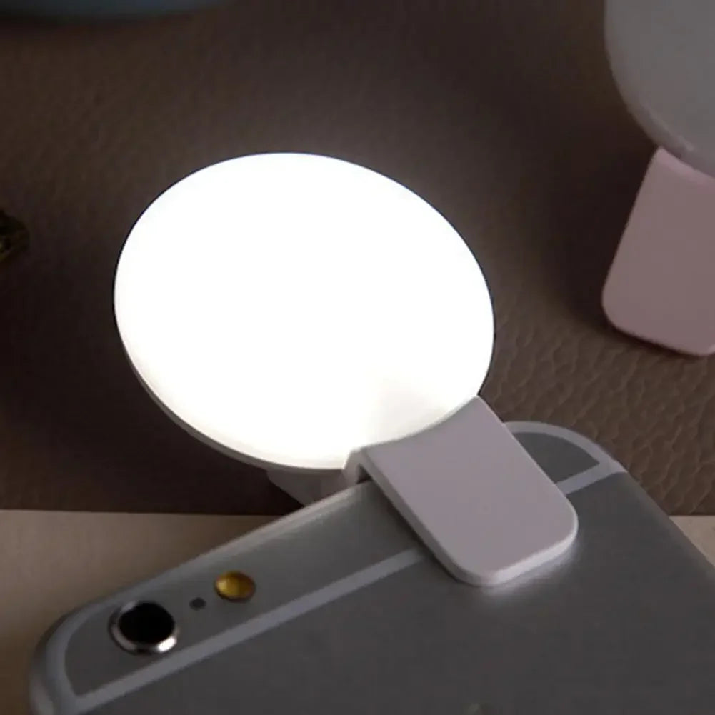 Kompakt LED selfie lys med klip og justerbart lysniveau | Lumina