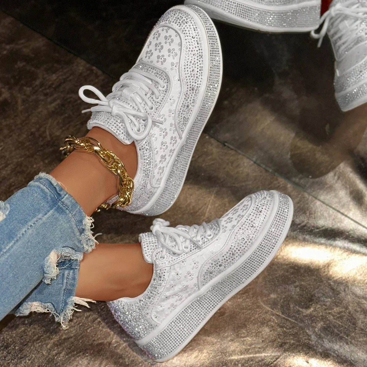 Damskie sneakersy z kwiatami i kryształkami w kolorze srebrnym i różowym | Blossom