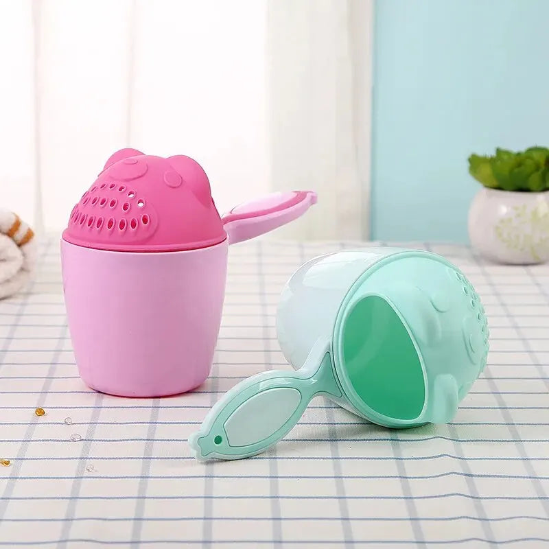 Skyllekop til baby og børn med kontrolleret hårskylning og børnevenligt design | Noa