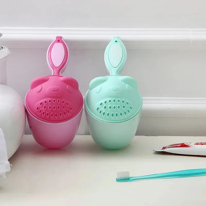 Skyllekop til baby og børn med kontrolleret hårskylning og børnevenligt design | Noa