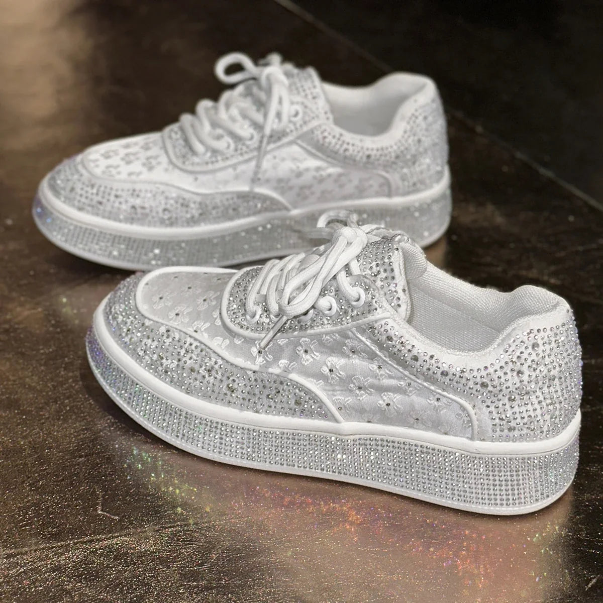 Damskie sneakersy z kwiatami i kryształkami w kolorze srebrnym i różowym | Blossom