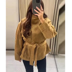 Damejakke med høj krave bindebælte knapper og lange ærmer | Éléonore