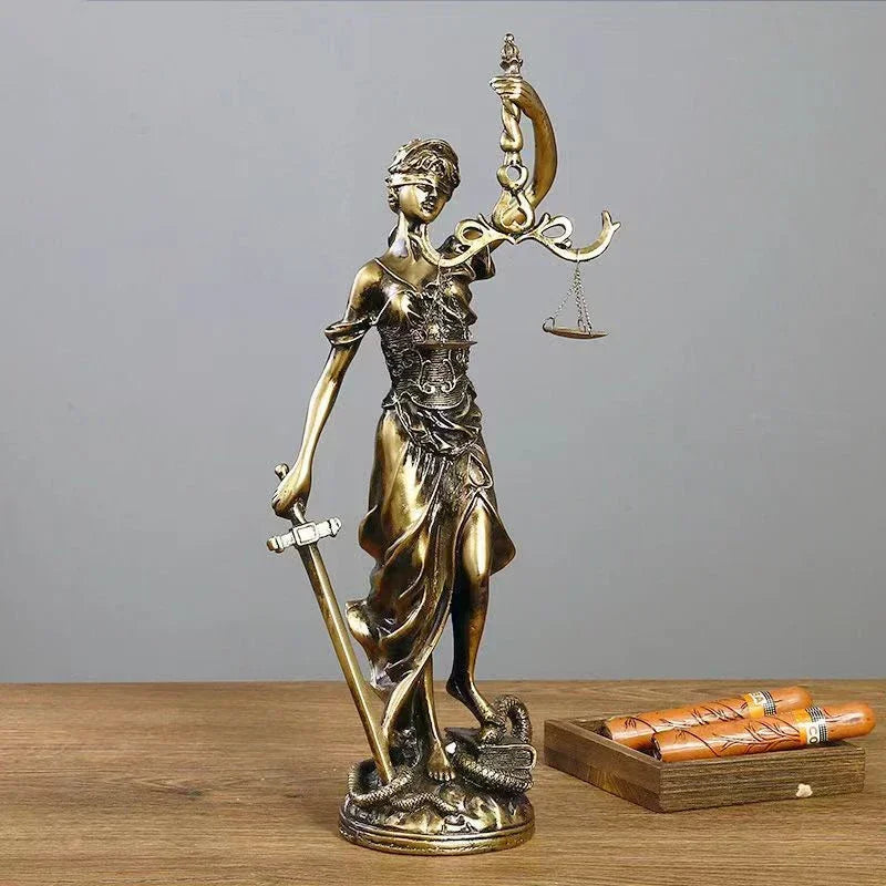 Skulptur med Lady Justice Symbolik | Veridara