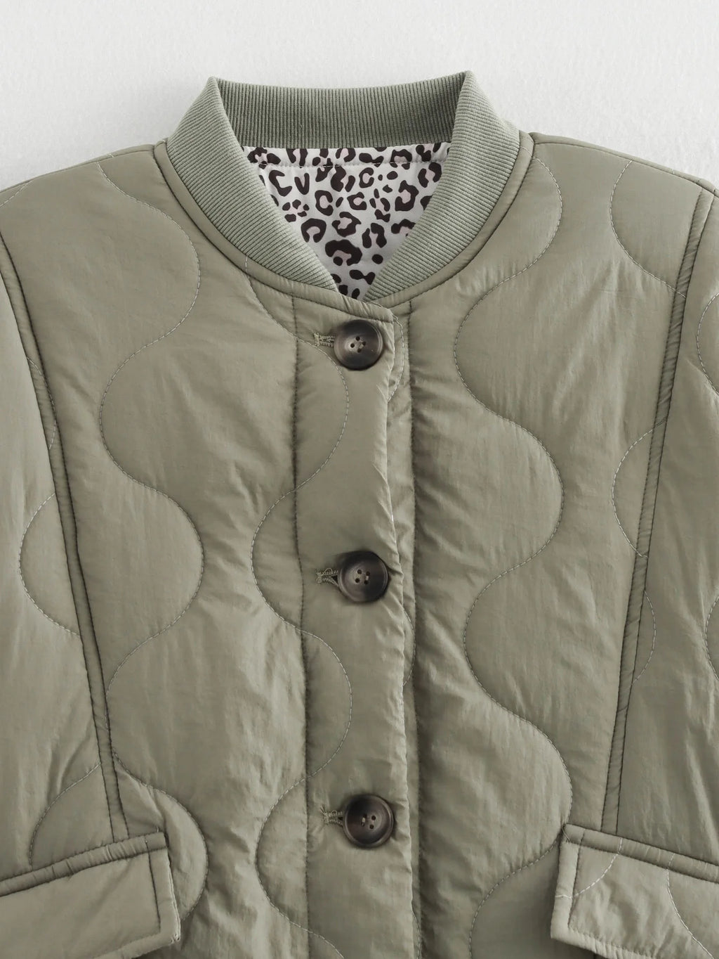 Vintage damejakke med leopardprint knapper polstring og lange ærmer | Géraldine