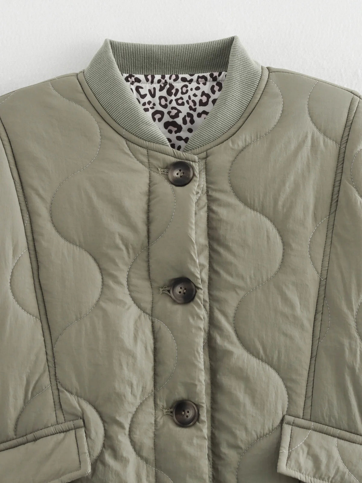 Vintage damejakke med leopardprint knapper polstring og lange ærmer | Géraldine