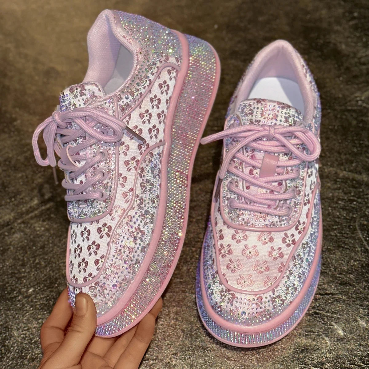 Damskie sneakersy z kwiatami i kryształkami w kolorze srebrnym i różowym | Blossom