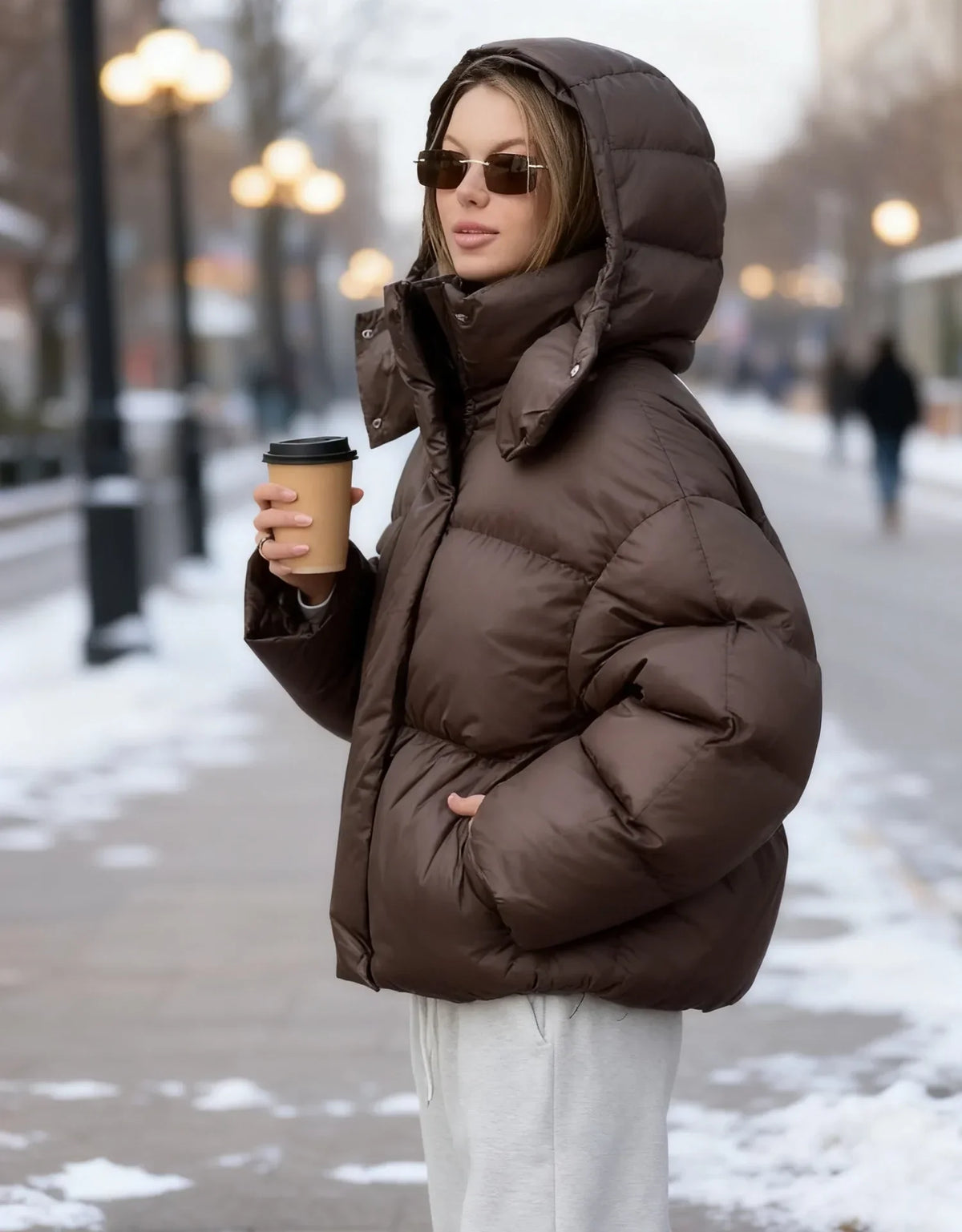 Kort quiltet vinterjakke til kvinder med hætte og oversized pasform | Valentina