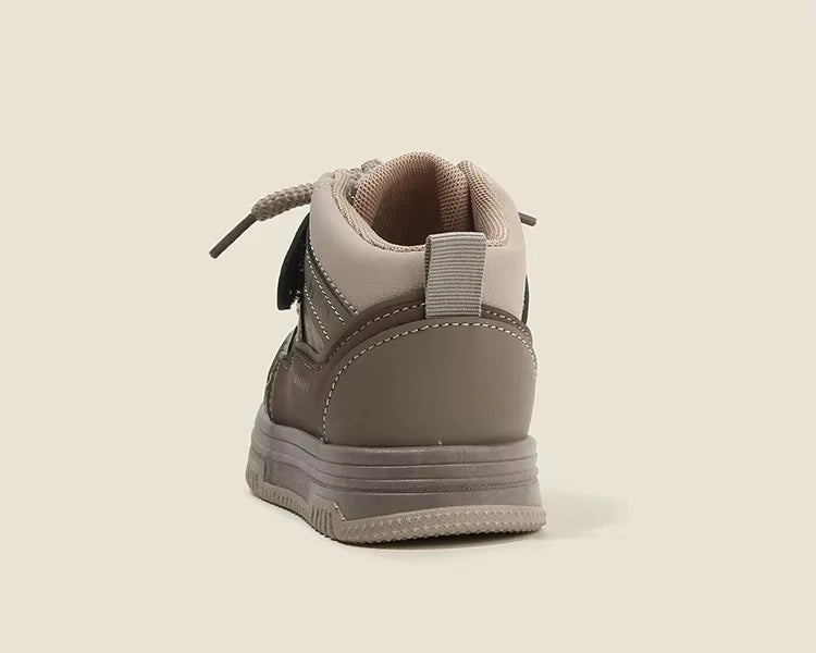 Unisex børnesko i læder med snørebånd gummisål og ankelhøjt design | Célestin