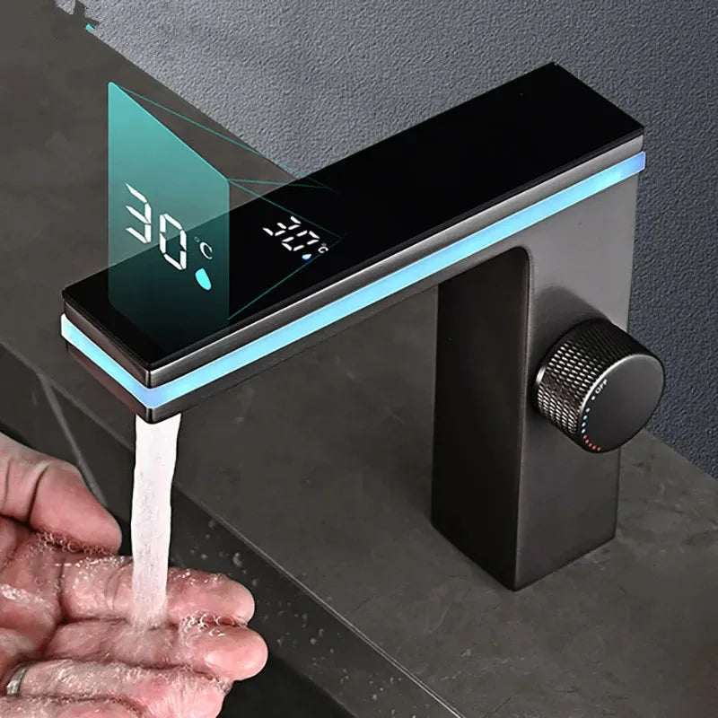 Håndvaskarmatur med LED-indikator etgrebsblander og vanddrevet mikrogenerator | Pascal