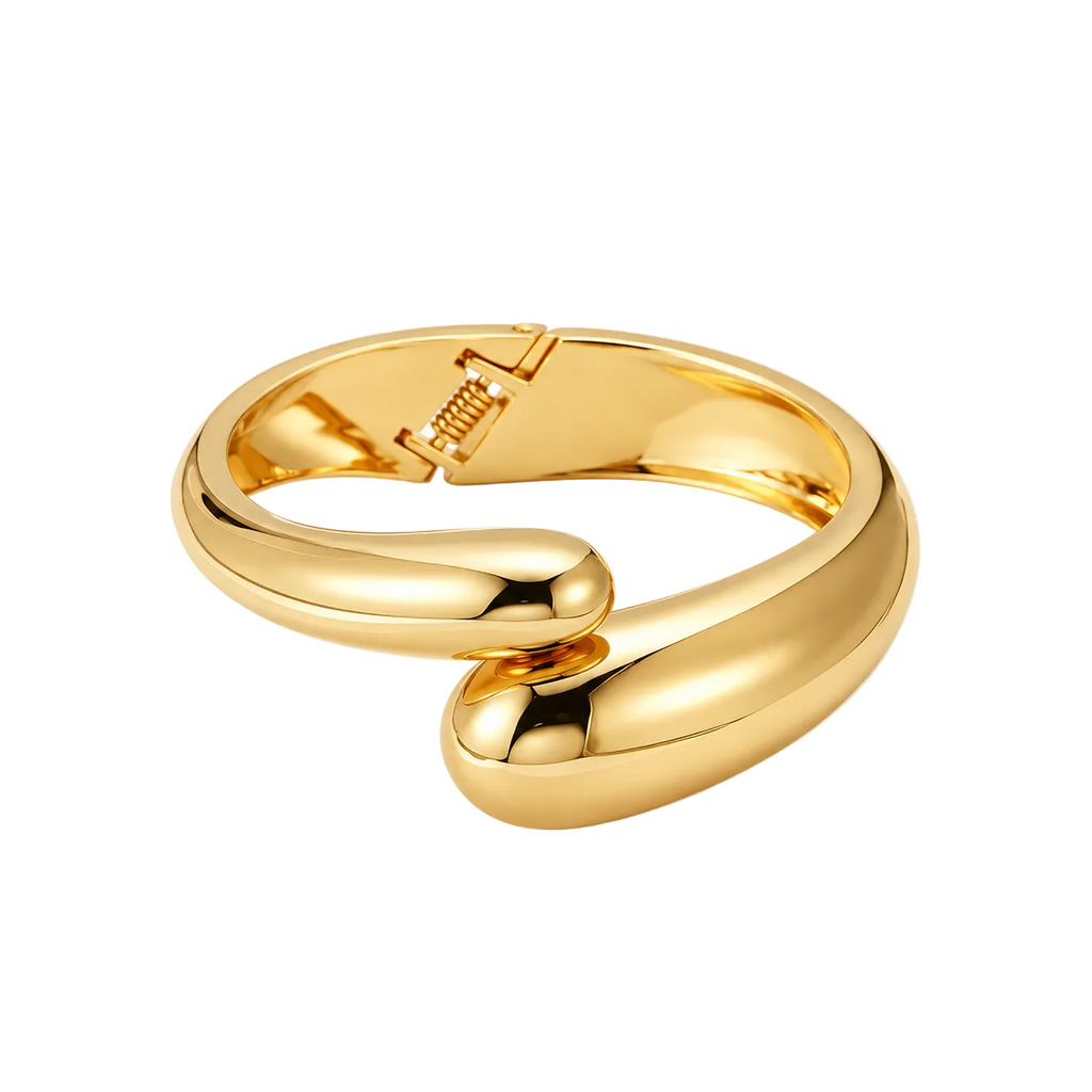 Elegant åben armring med asymmetrisk dråbeformet design | Isador