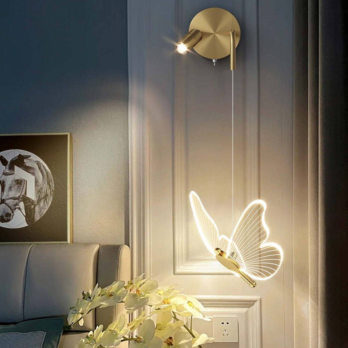 LED væglampe med sommerfugledesign metal akryl guld og vertikal montering | Blanche