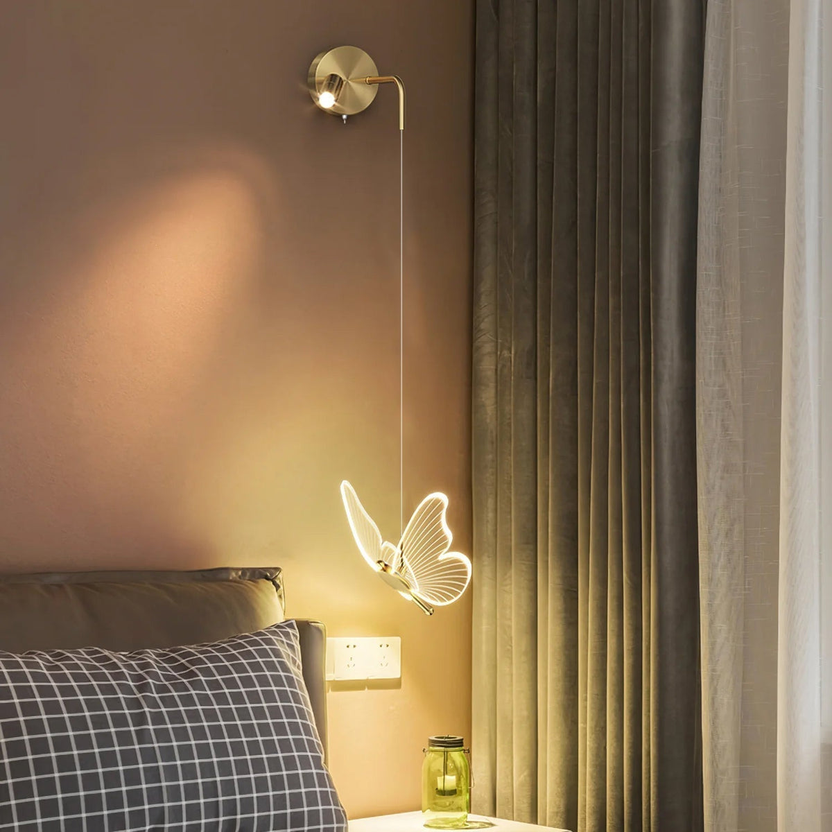 LED væglampe med sommerfugledesign metal akryl guld og vertikal montering | Blanche