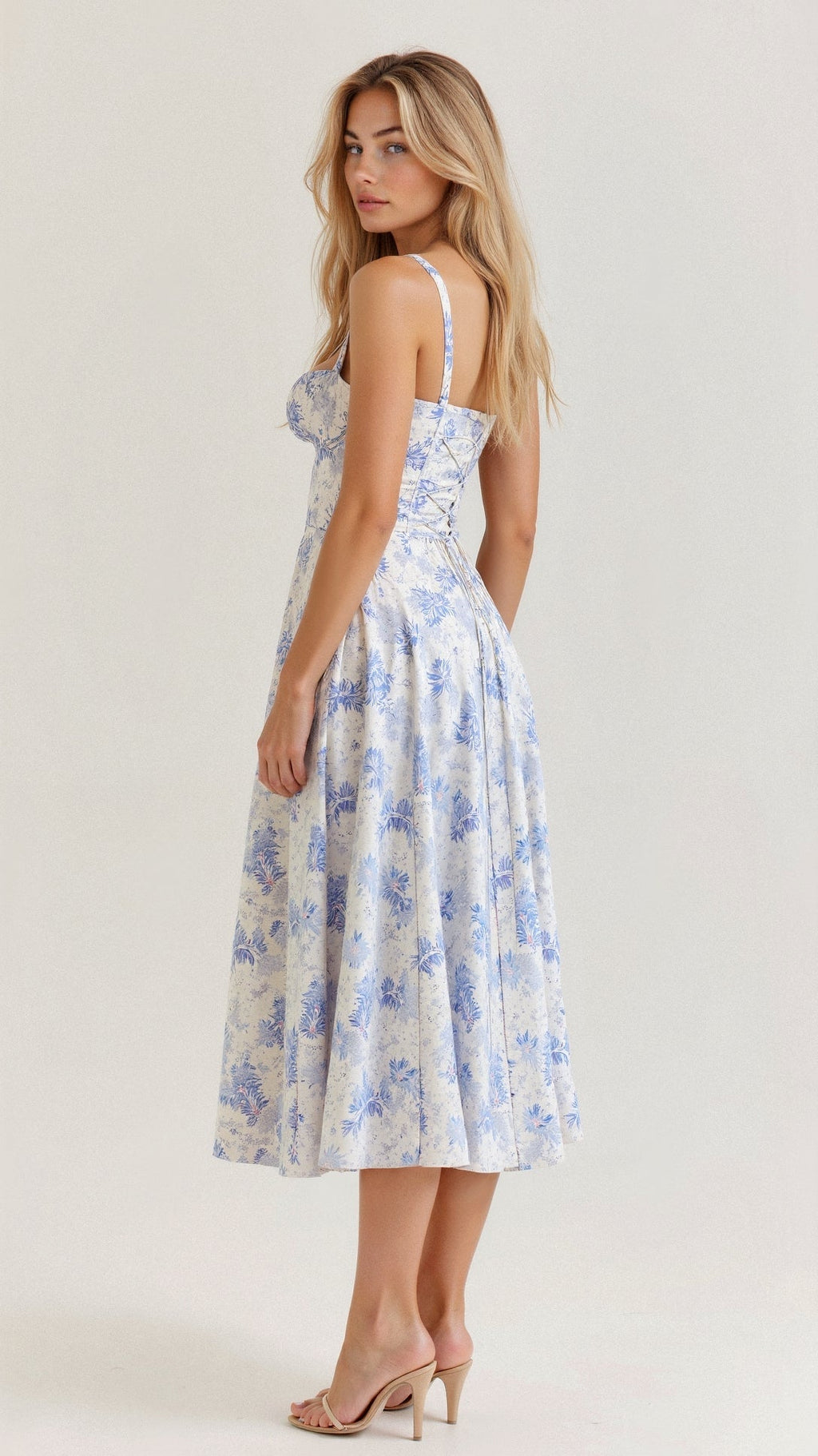 Midi damekjole med blomsterprint og justerbare stropper – Floravienne